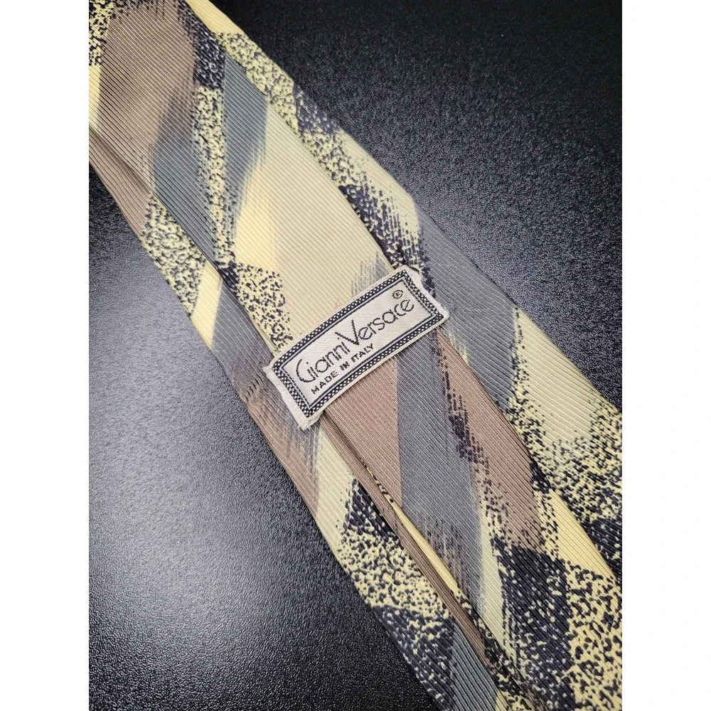 Gianni Versace Men's Necktie Yellow Grey Abstract Silk 3.75 x 56 Good